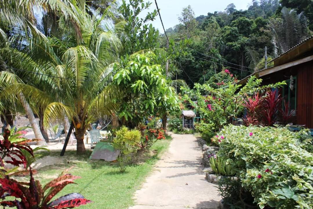 Ella'S Place Salang Tioman Kampong Ayer Batang Exterior foto